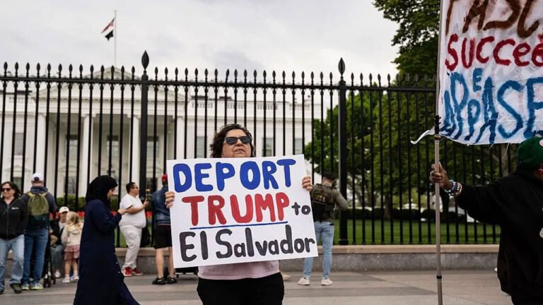 যুক্তরাষ্ট্রে ট্রাম্পের বিরুদ্ধে হাজারো জনতার বিক্ষোভ